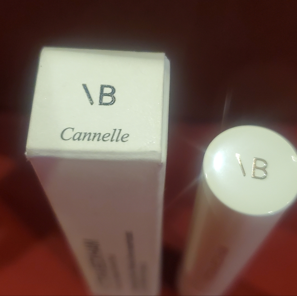 Victoria Beckham Posh balmPosh Balm Nourishing Lip Shine Cannelle - A sheer tan - Picture 9 of 9